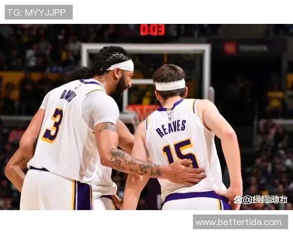 湖人主场击败太阳，詹姆斯再展王者风采：砍下25+12+8，领衔全场