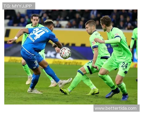 夏尔克04艰难战平法兰克福,保住了一线生机 夏尔克04艰难战平法兰克福,保住了一线生机